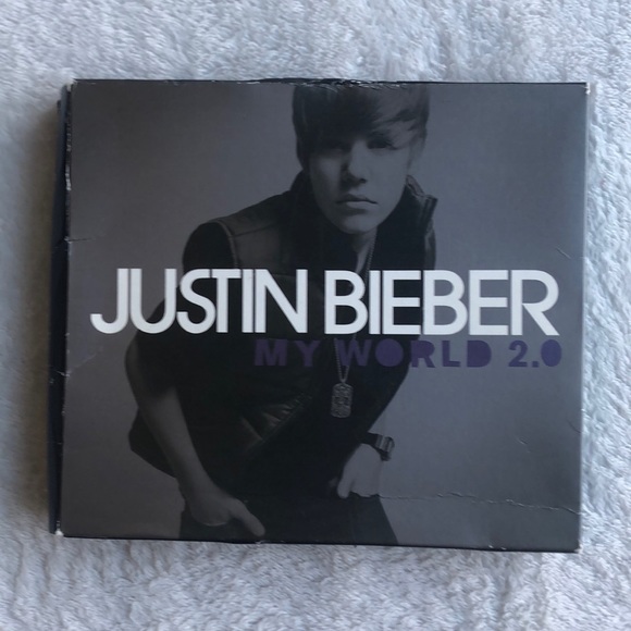 My World 2.0 & 2 JB Tees - Picture 6 of 10